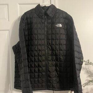 The North Face Men's Black thermoball insulated jacket. NWT size XXL.